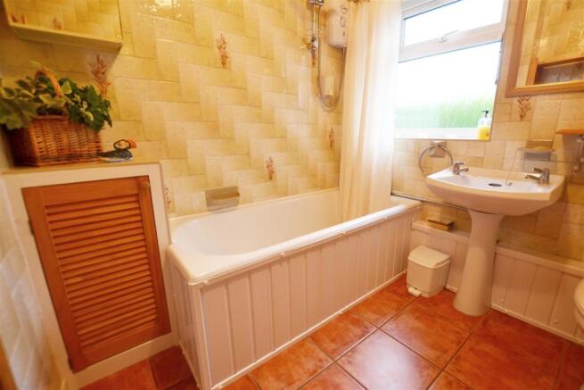 bathroom (1).jpg