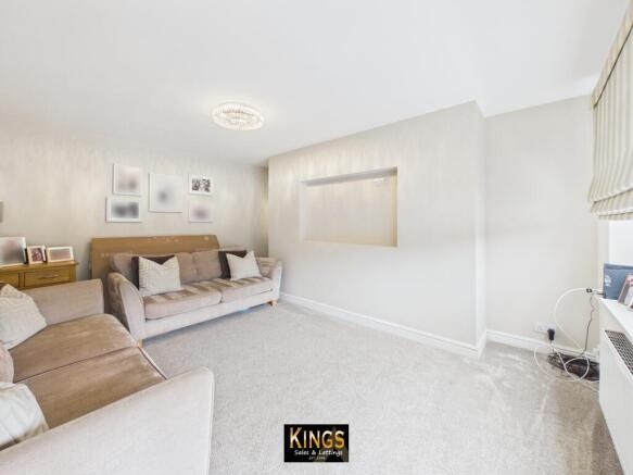 4 bed Semi-Detached for sale Image 4