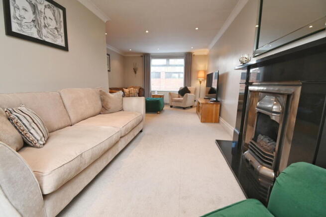 5 bed Detached for sale Image 11