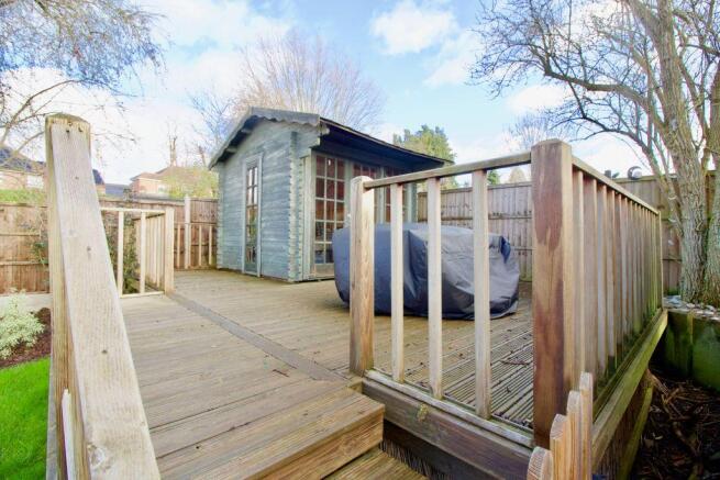 Decking Area & Log Cabin Style Summer House