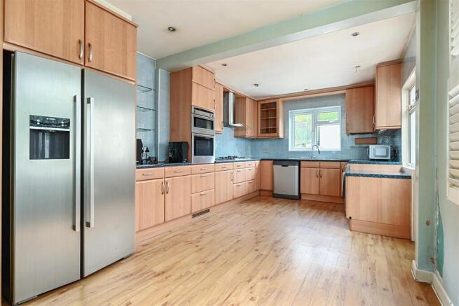 Old Shoreham Rd, BN41 (16).jpg