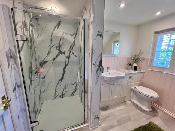 Bathroom 3.jpg