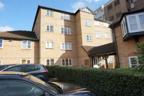 Regarth Avenue, Romford, RM1