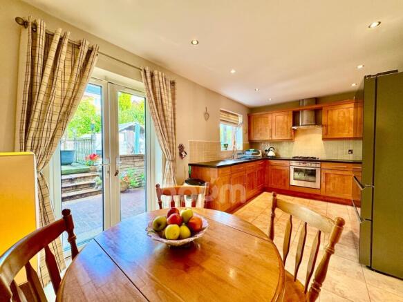 Glen Court, Dalry dining kitchen