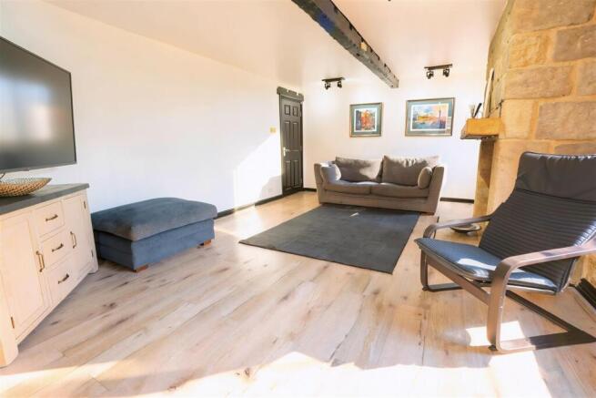 5 bed Detached for sale Image 11