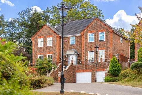 Summerswood Close, Kenley, CR8