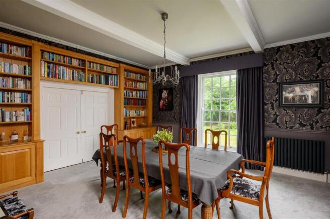 6 bed Detached for sale Image 11