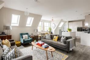 Flat 13, 36 The Oaks, Paddockhall Road, Haywards Heath RH16 1HL
