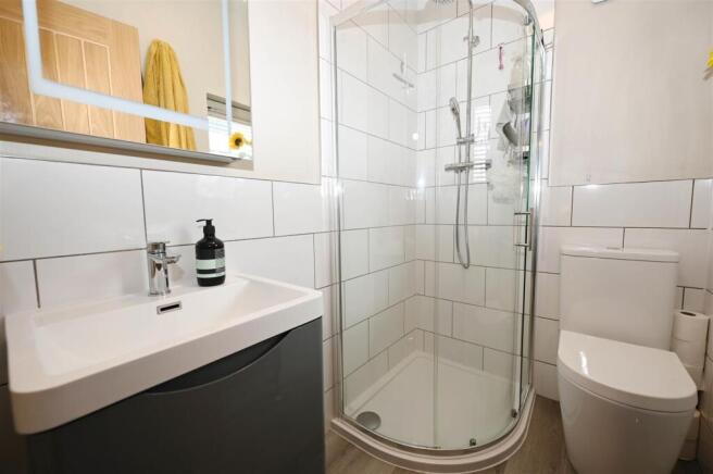 4 bed Detached for sale Image 11