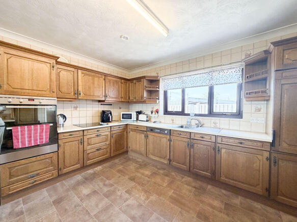 Chestnut View, Bull Park Lane, Hambleton, Poulton-Le-Fylde, FY6 9DD photo 4