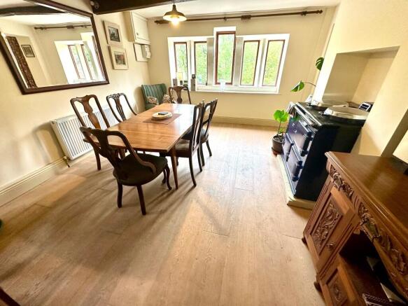 5 bed Detached for sale Image 8