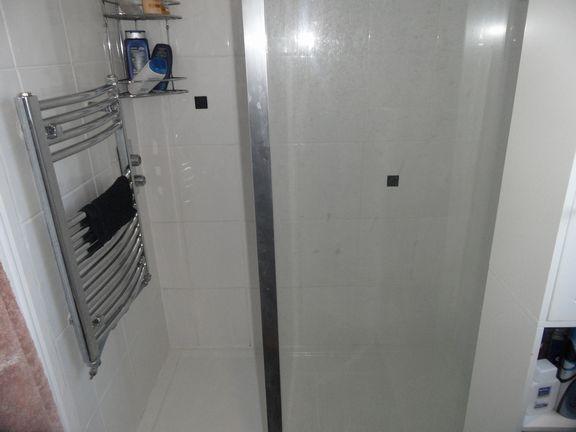 en-suite double shower