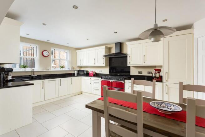 4 bed Town House for sale Image 7