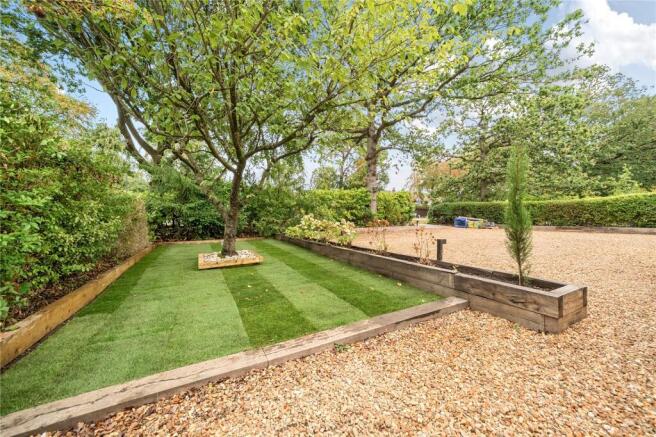 6 bed Detached for sale Image 12