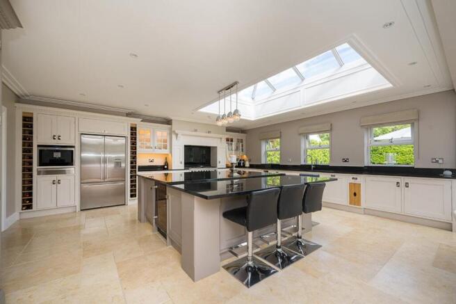 5 bed House for sale Image 8