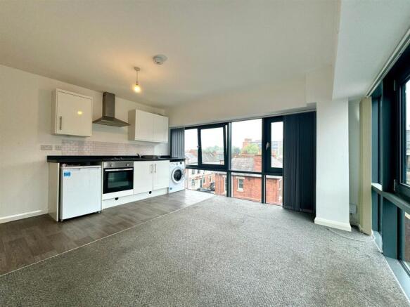 Living Room pic 2.jpeg