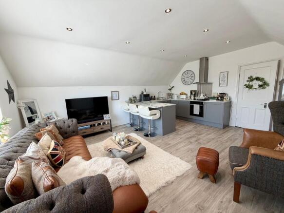 OPEN PLAN LIVING KITCHEN