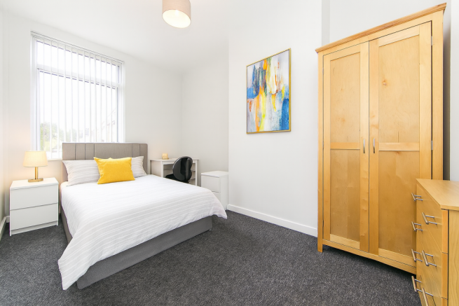 6 bed House to rent Image 5