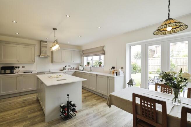 4 bed Detached for sale Image 6