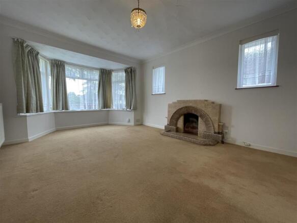 LOUNGE DINING ROOM
