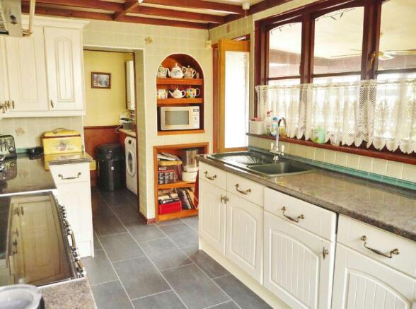 Kitchen Photo 2