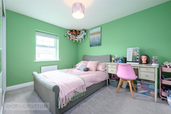 5 bed Detached for sale Image 11