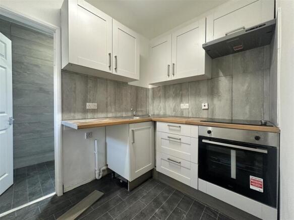 Modern fitted kitchen with wood worktops...