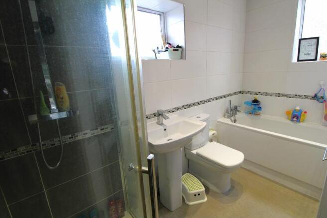 Bathroom (Ground Floor)