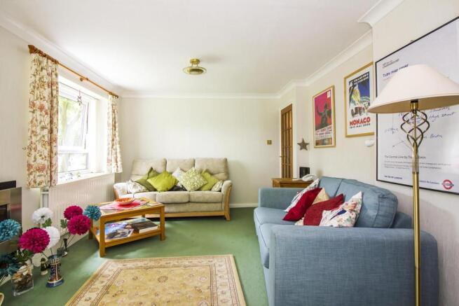 lounge1.jpg