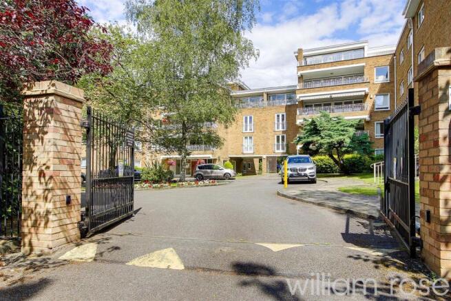 Highwood, Sunset Avenue, Woodford Green photo 2