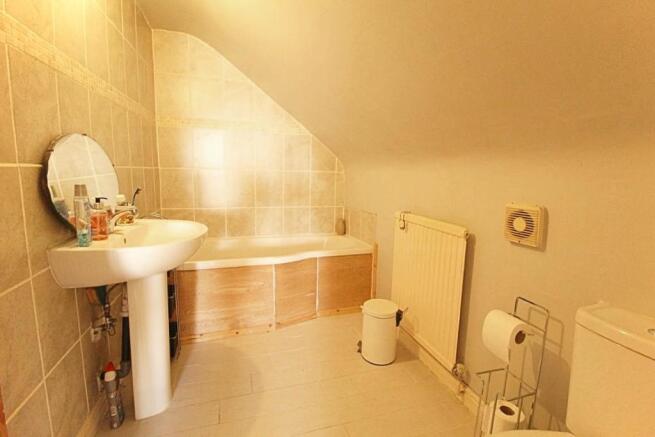 EN SUITE BATHROOM