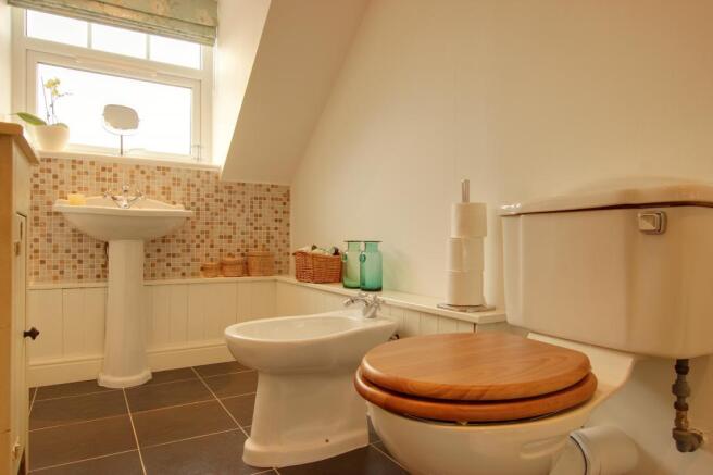 Ensuite to Bed 1