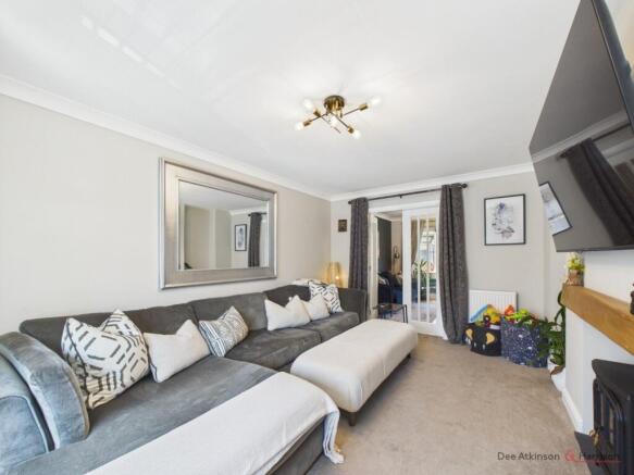 5 bed Link Detached House for sale Image 5