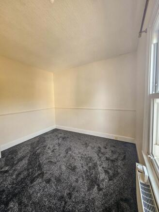 2 bed Terraced to rent Image 6