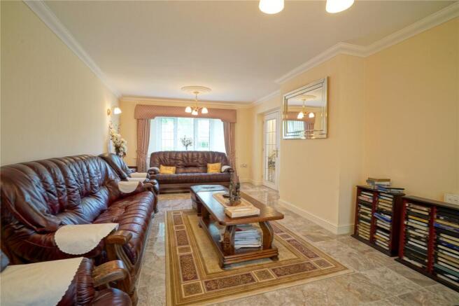 6 bed Detached for sale Image 7