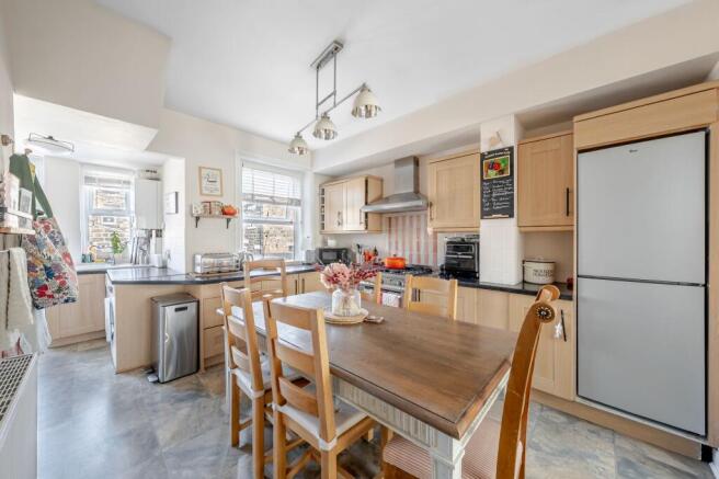 4 bed Terraced for sale Image 4