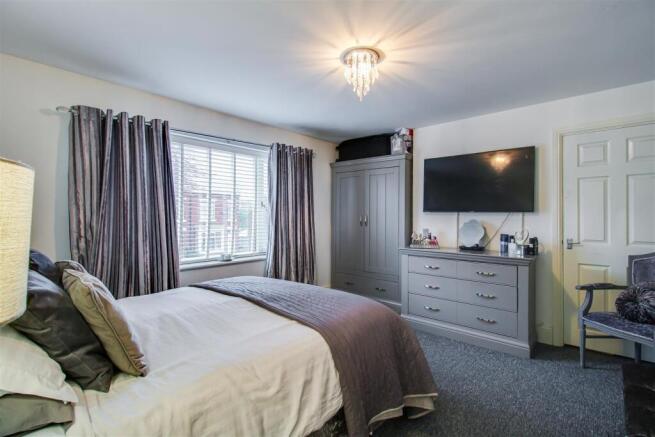 3 bed Semi-Detached for sale Image 6