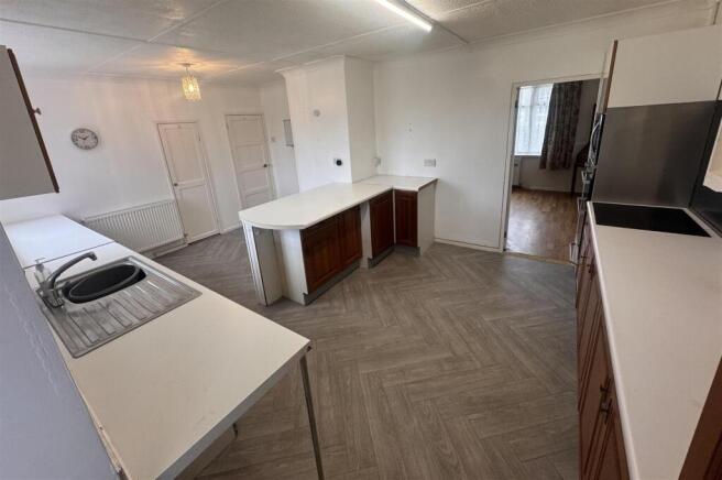 2 bed Semi-Detached Bungalow for sale Image 6