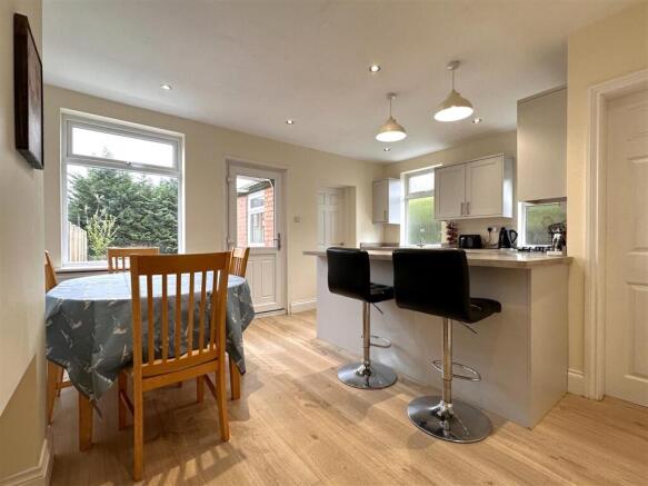 OPEN-PLAN Dining Kitchen 137