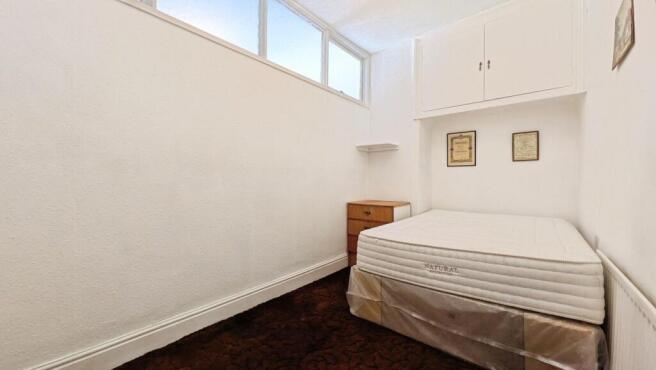 3 bed Terraced for sale Image 11