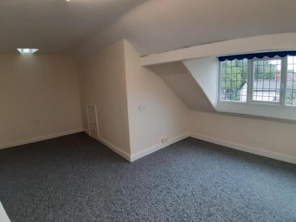 3 bed Apartment to rent Image 7