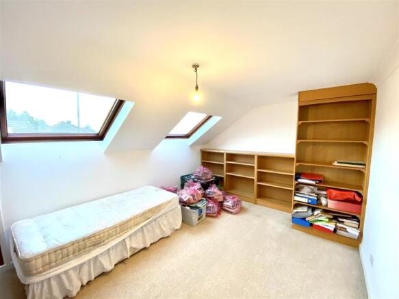BEDROOM 2