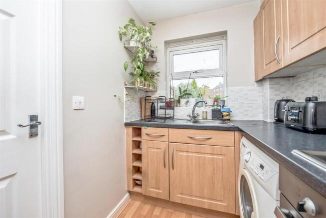 2 bed Flat for sale Image 9