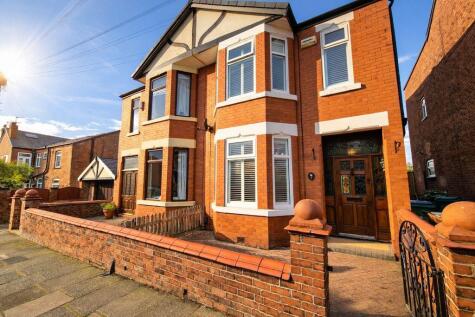 Carlton Avenue, Romiley