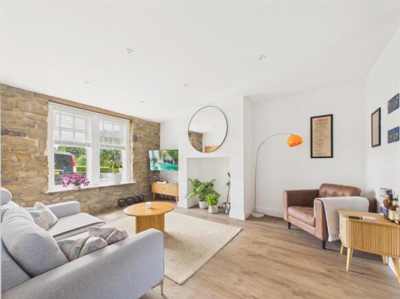 OPEN PLAN LOUNGE