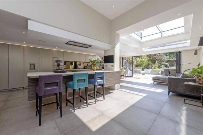 Kitchen / Reception