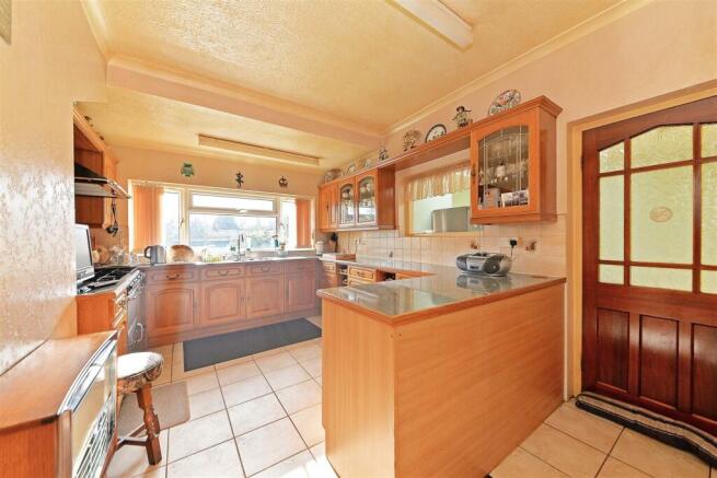 468 Alcester Road - kit1.jpg