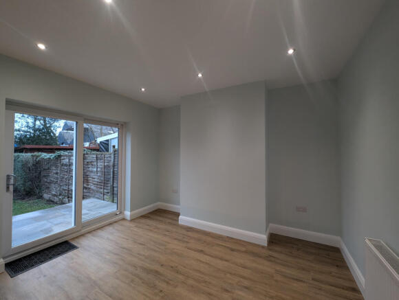 3 bed Semi-Detached to rent Image 6
