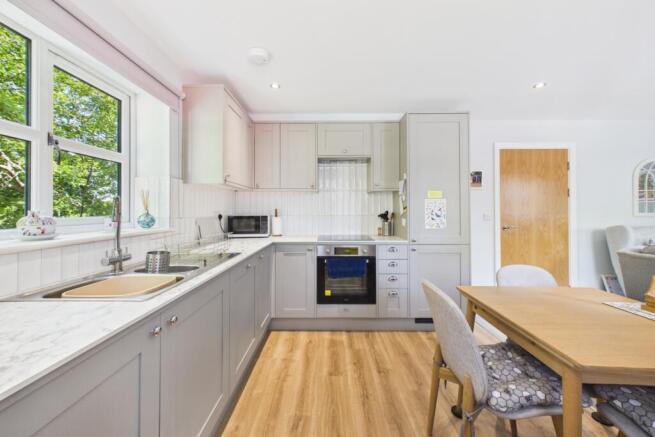 2 bed Apartment for sale Image 5