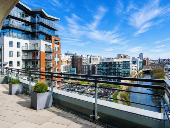 2 bed Flat to rent Image 4